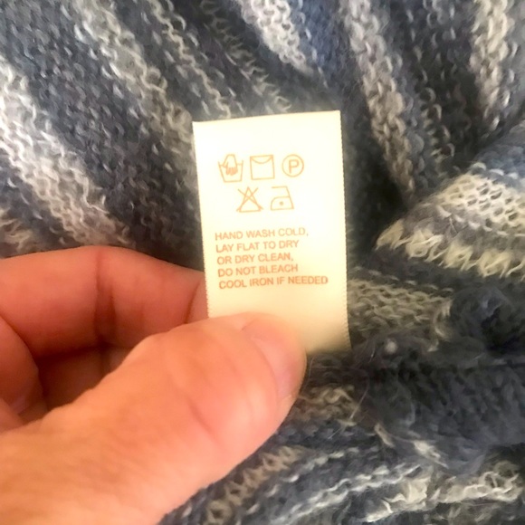 Women’s Adventura Open Cardigan Sweater in Size Medium - Picture 9 of 9